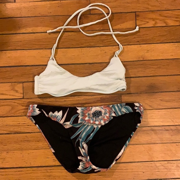 Patagonia swim bottoms (m) and roxy swim top (s) - Picture 1 of 3